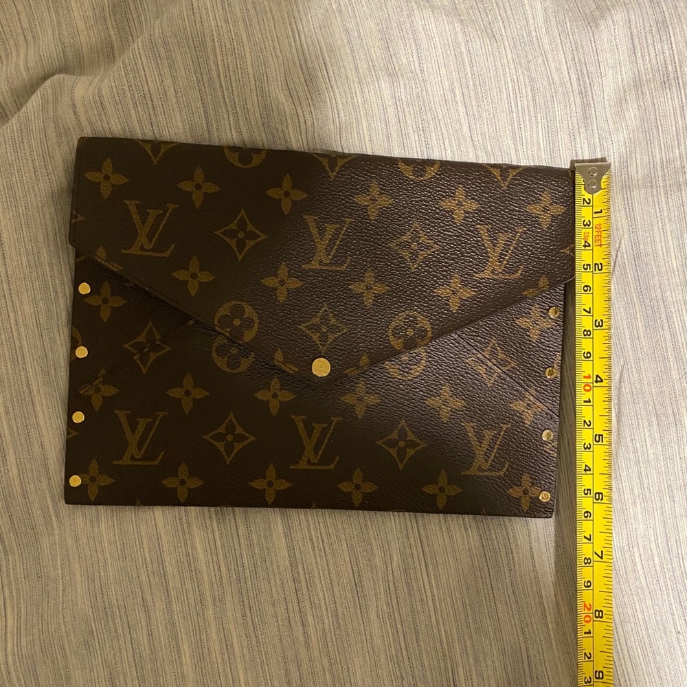 Louis Vuitton Monogram Rivets Envelope - Picture 9 of 12
